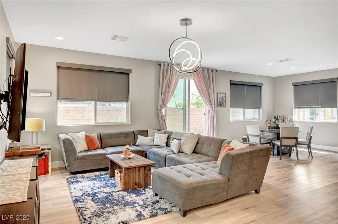 Las Vegas, NV 89139,7720 Tiger Palm CT