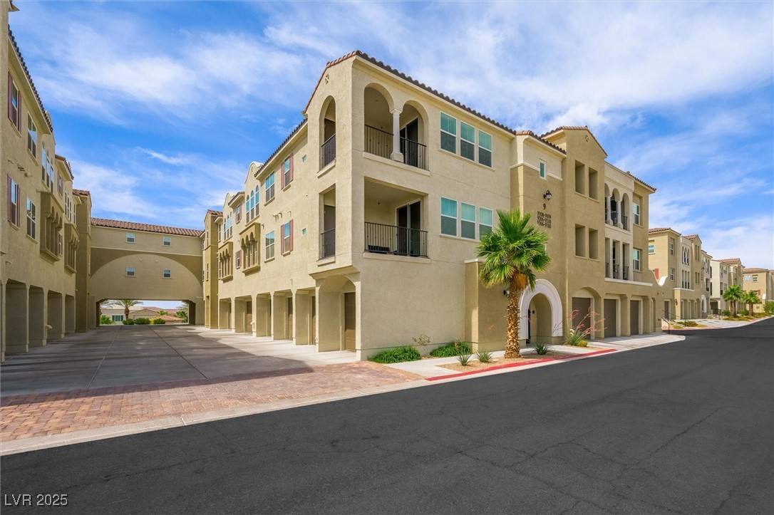 Henderson, NV 89052,2555 Hampton RD #9307