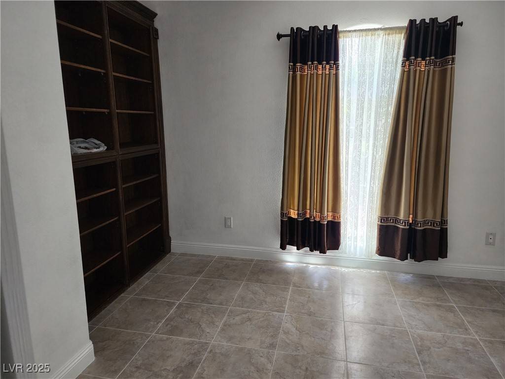 Las Vegas, NV 89118,5885 W Post RD