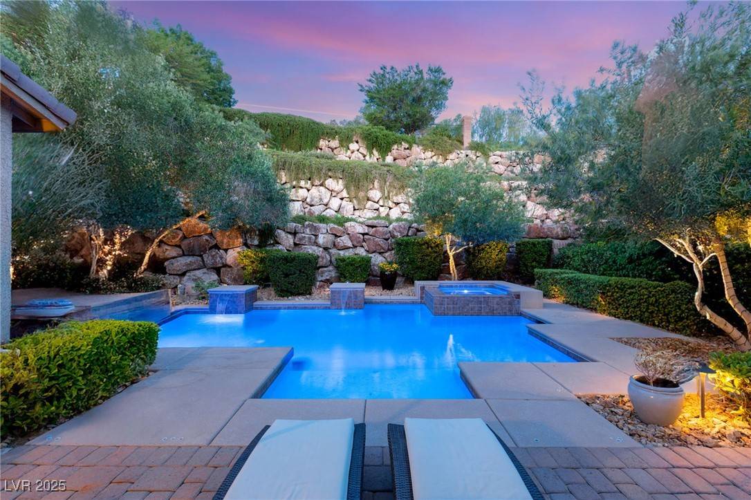 Henderson, NV 89052,900 Cantura Mills RD