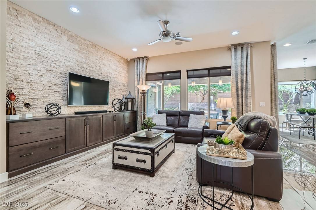 Las Vegas, NV 89135,10398 Kesington DR