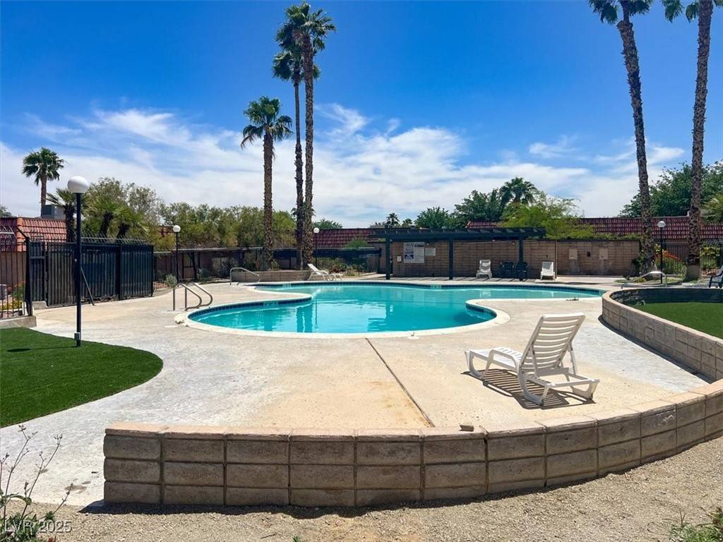 Las Vegas, NV 89107,6445 Ironbark LN