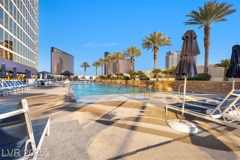 Las Vegas, NV 89109,2000 N Fashion Show DR #5326