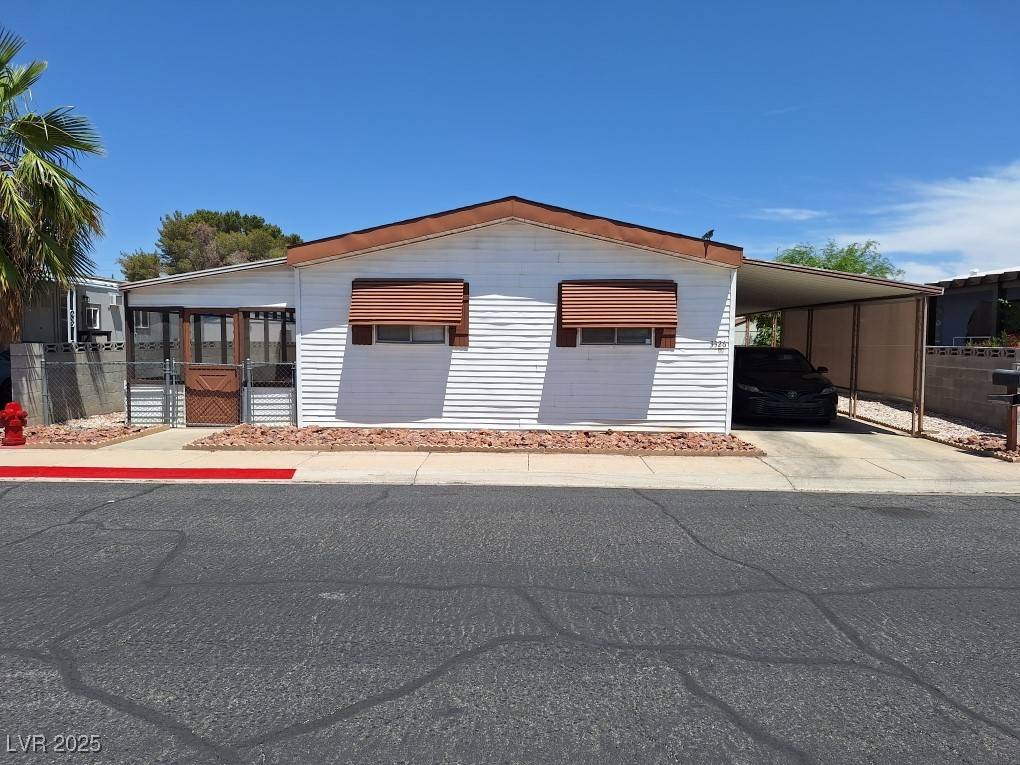 Las Vegas, NV 89122,3326 Isle Royale DR