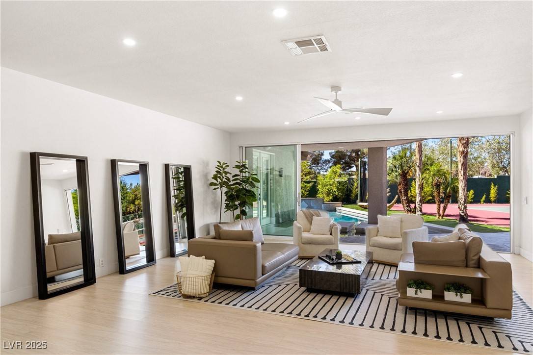 Las Vegas, NV 89120,7271 Loma Alta CIR