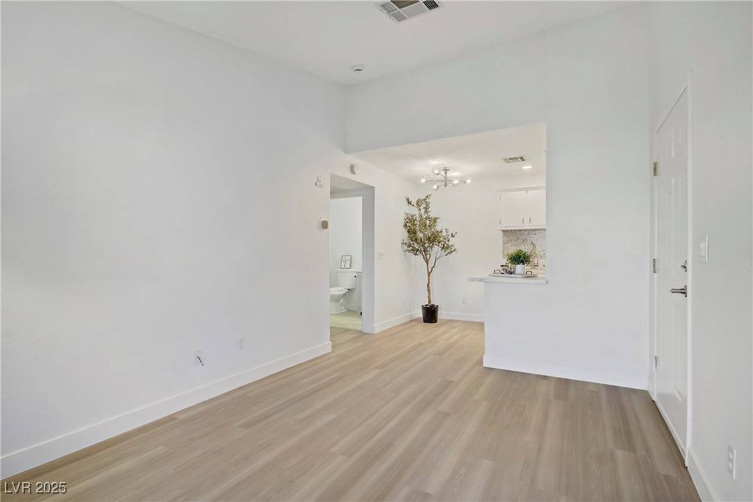 Las Vegas, NV 89118,5171 Lindell RD #201