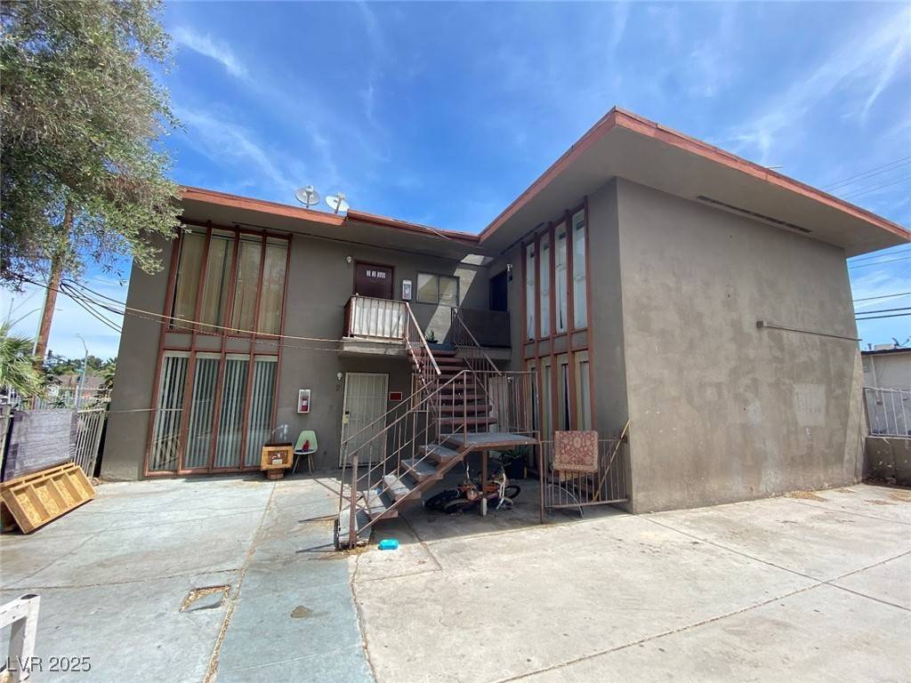 Las Vegas, NV 89169,3330 Cambridge ST #2