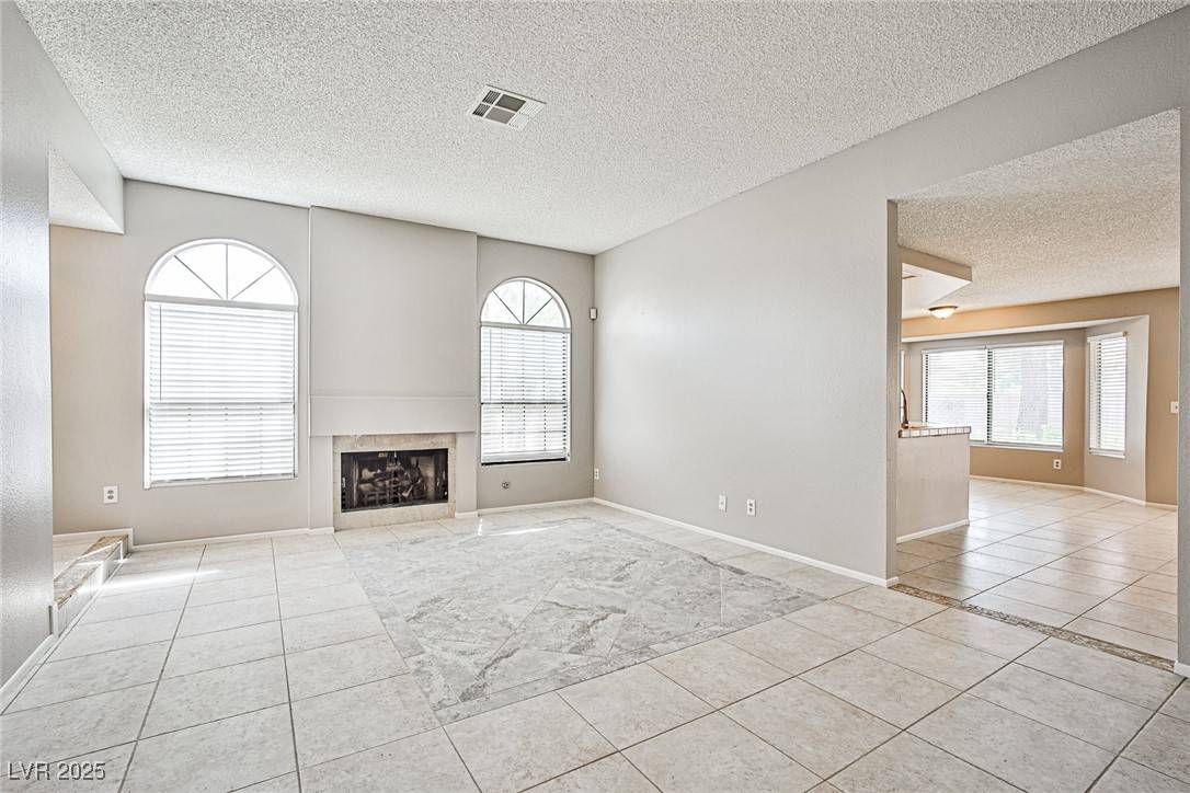 Las Vegas, NV 89117,9001 Crystal Glass DR