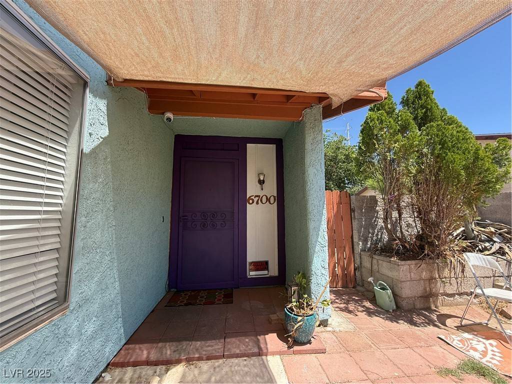 Las Vegas, NV 89103,6700 Oak Valley DR