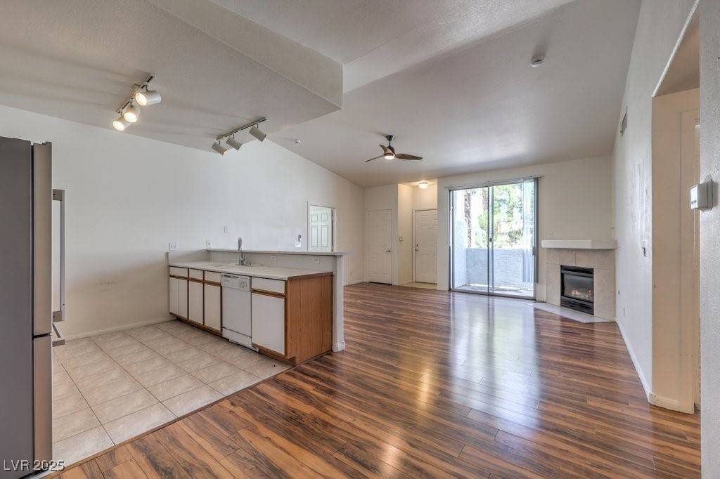 Las Vegas, NV 89120,4960 Harrison DR #214