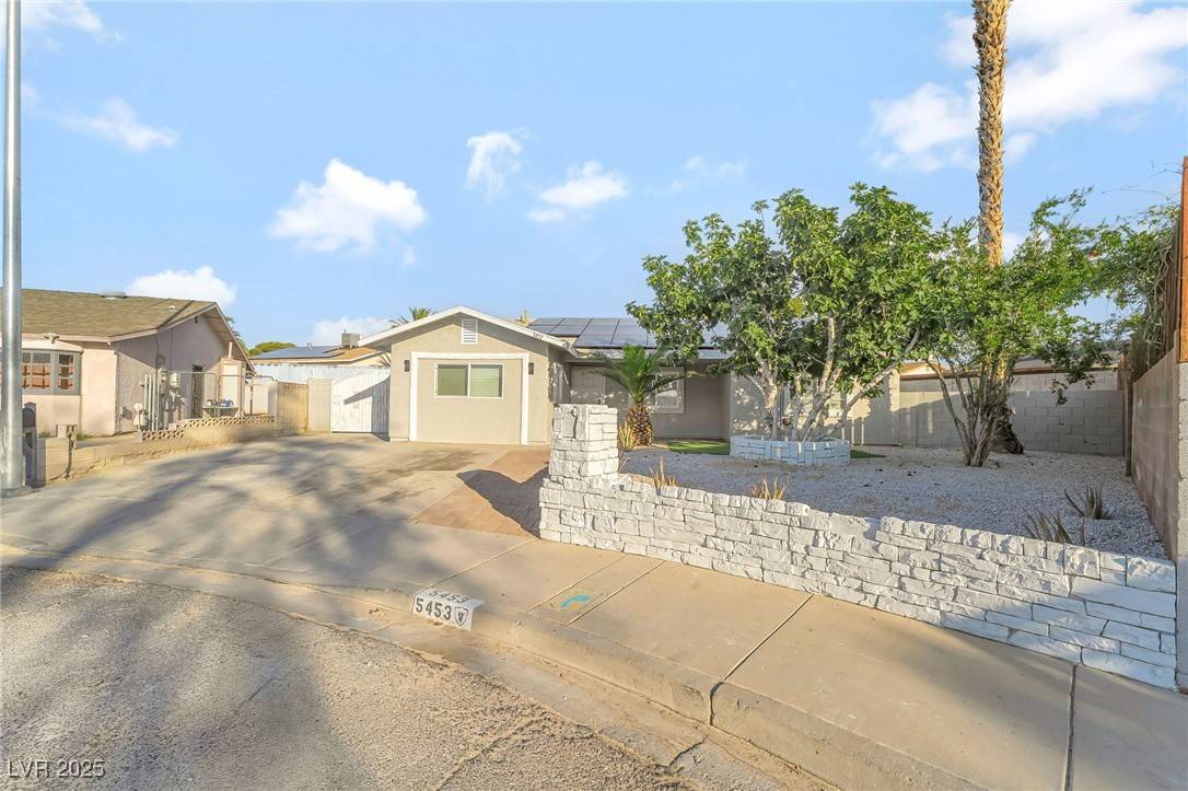 Las Vegas, NV 89122,5453 Yvonne CIR