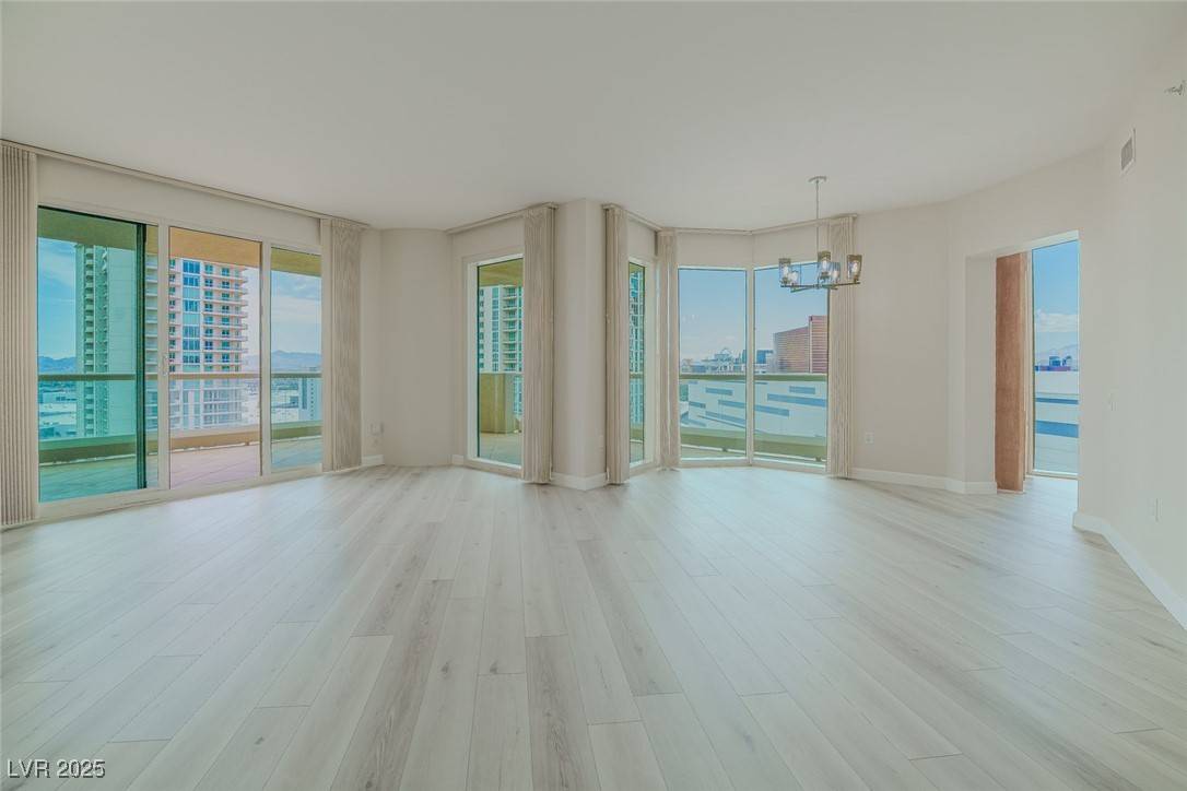 Las Vegas, NV 89109,2747 Paradise RD #2305