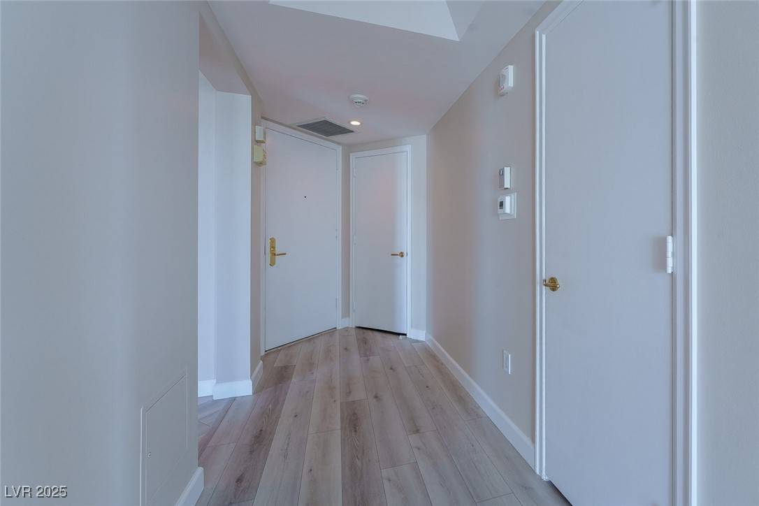 Las Vegas, NV 89109,2747 Paradise RD #2305