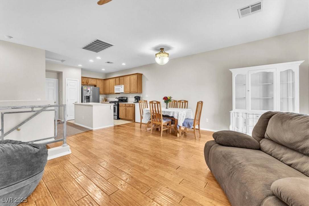 Las Vegas, NV 89149,7852 Running Doe CT
