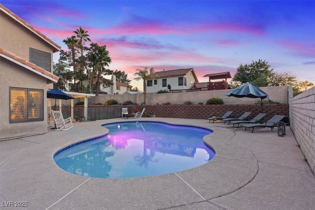 Henderson, NV 89074,353 Templeton DR