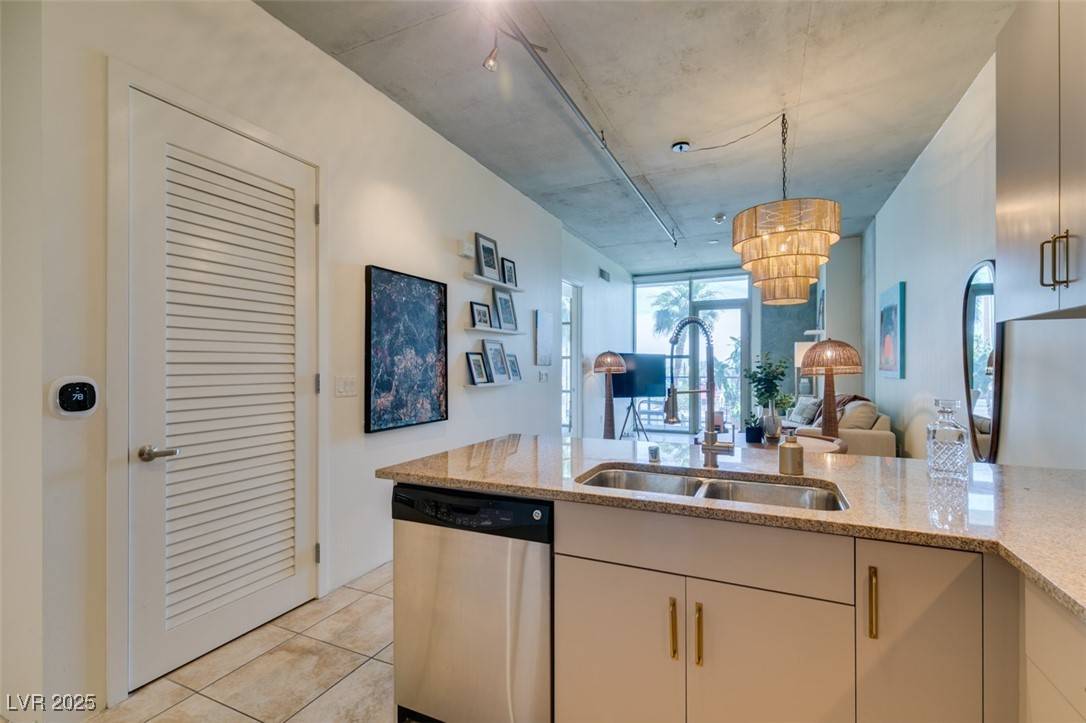 Las Vegas, NV 89101,353 E Bonneville AVE #343