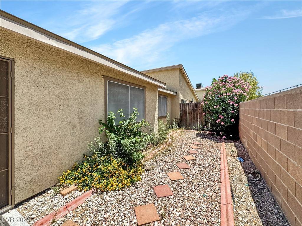 Las Vegas, NV 89108,2204 Short Pine DR