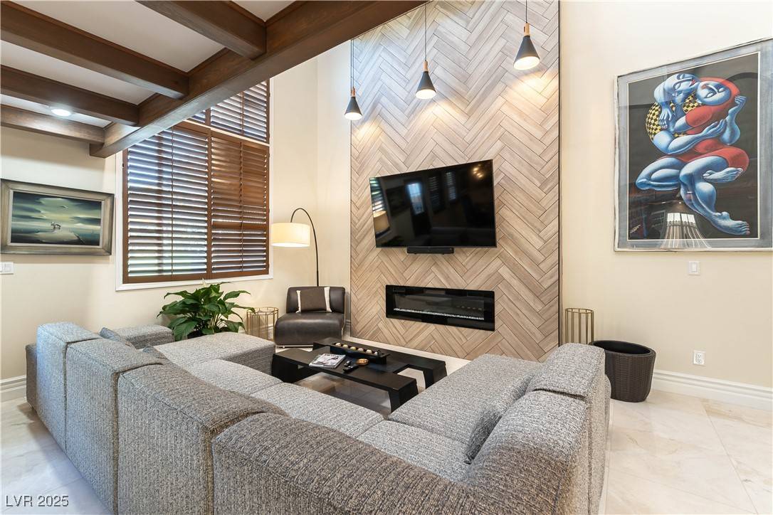 Las Vegas, NV 89109,2845 Queens Courtyard DR