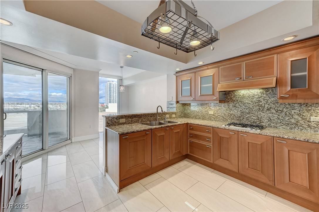 Las Vegas, NV 89109,2777 Paradise RD #603