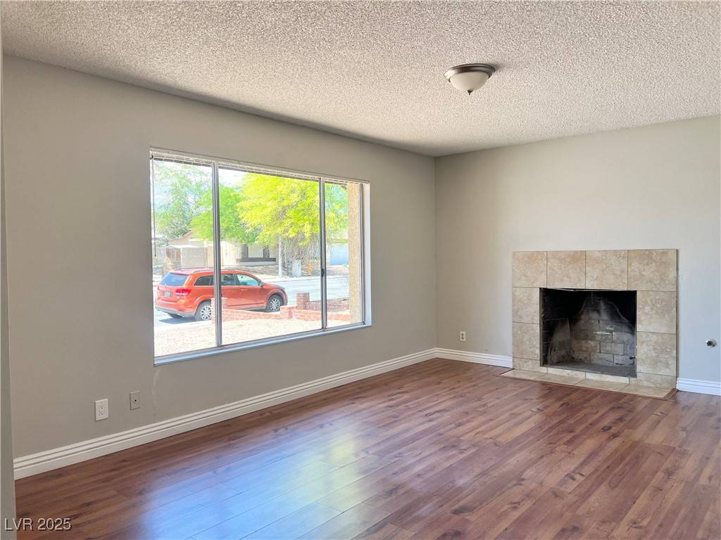 Las Vegas, NV 89147,4766 Knollwood DR