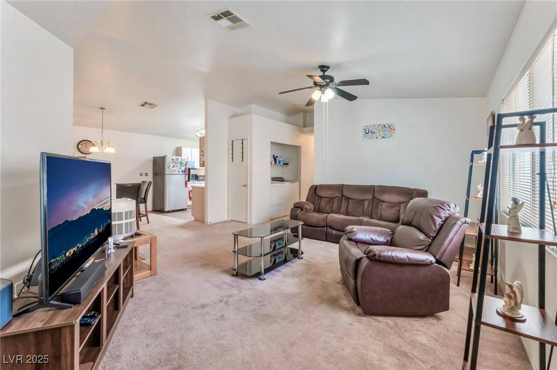 Las Vegas, NV 89106,2104 Kendall Hill AVE