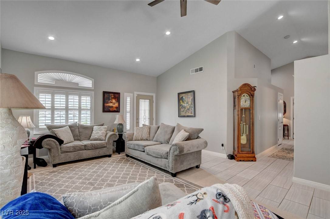 Henderson, NV 89002,209 Tamarack DR