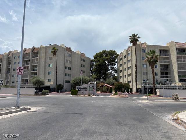 Las Vegas, NV 89169,750 S Royal Crest CIR #325