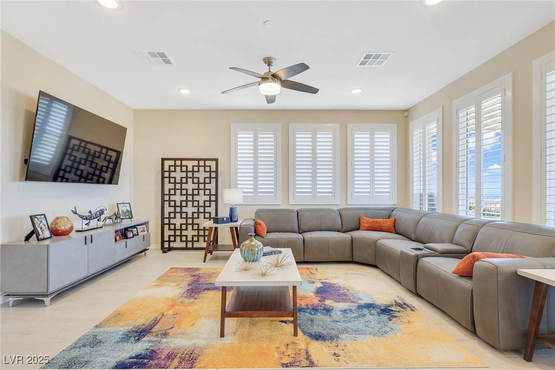 Henderson, NV 89052,2555 Hampton RD #7304