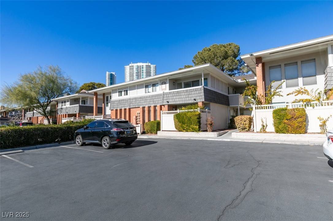 Las Vegas, NV 89109,668 Oakmont AVE #1715