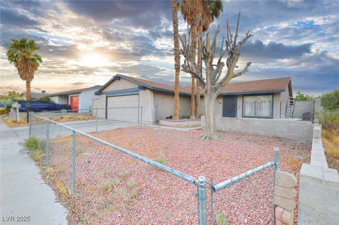 Las Vegas, NV 89115,4145 Plumtree ST