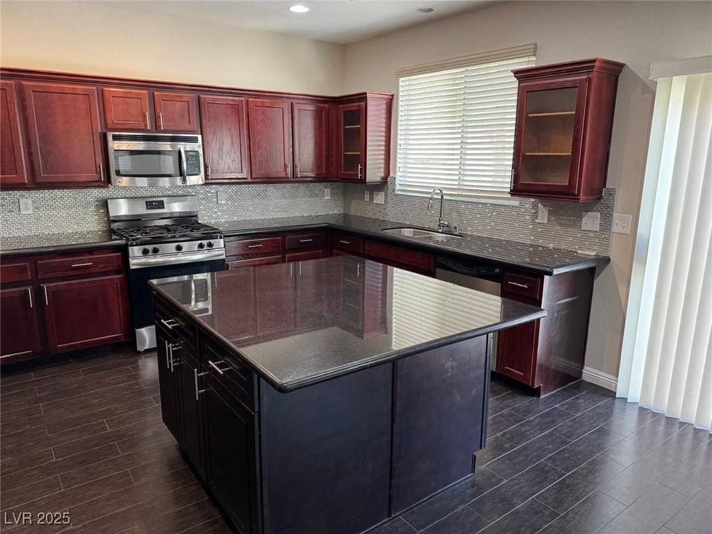 Las Vegas, NV 89129,10118 Farmington Hall CT
