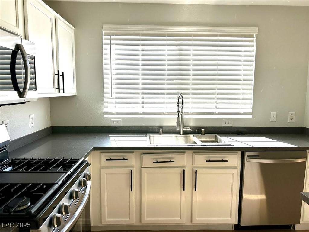 Henderson, NV 89011,833 Aspen Peak LOOP #2416