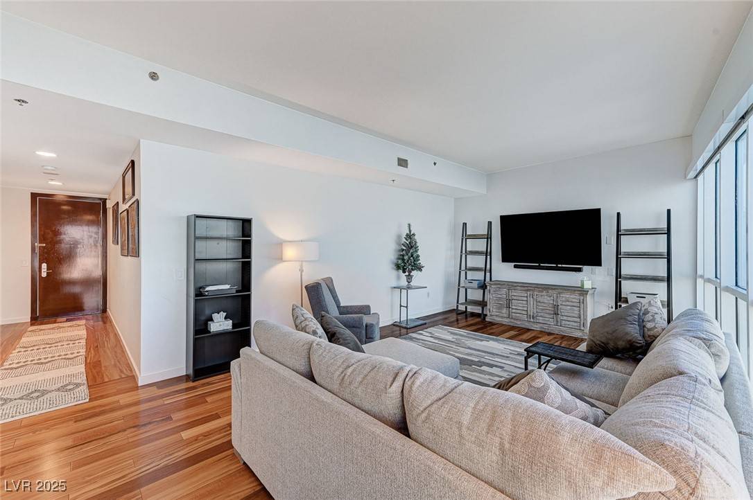 Las Vegas, NV 89103,4525 Dean Martin DR #1208