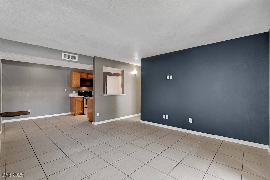 Las Vegas, NV 89107,201 Mission Laguna LN #104