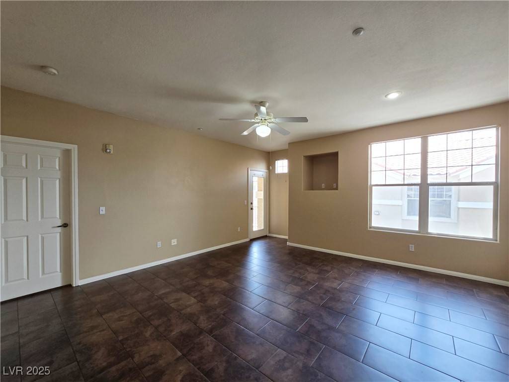 North Las Vegas, NV 89031,5855 Valley DR #2070