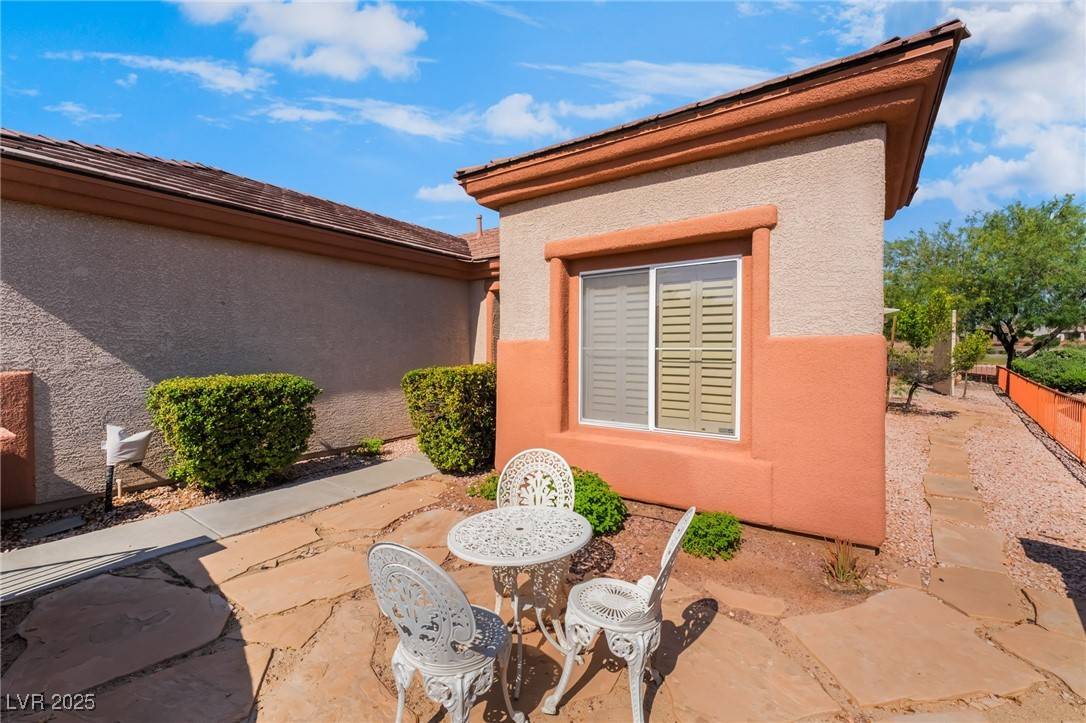 Henderson, NV 89012,465 EAGLE VISTA DR