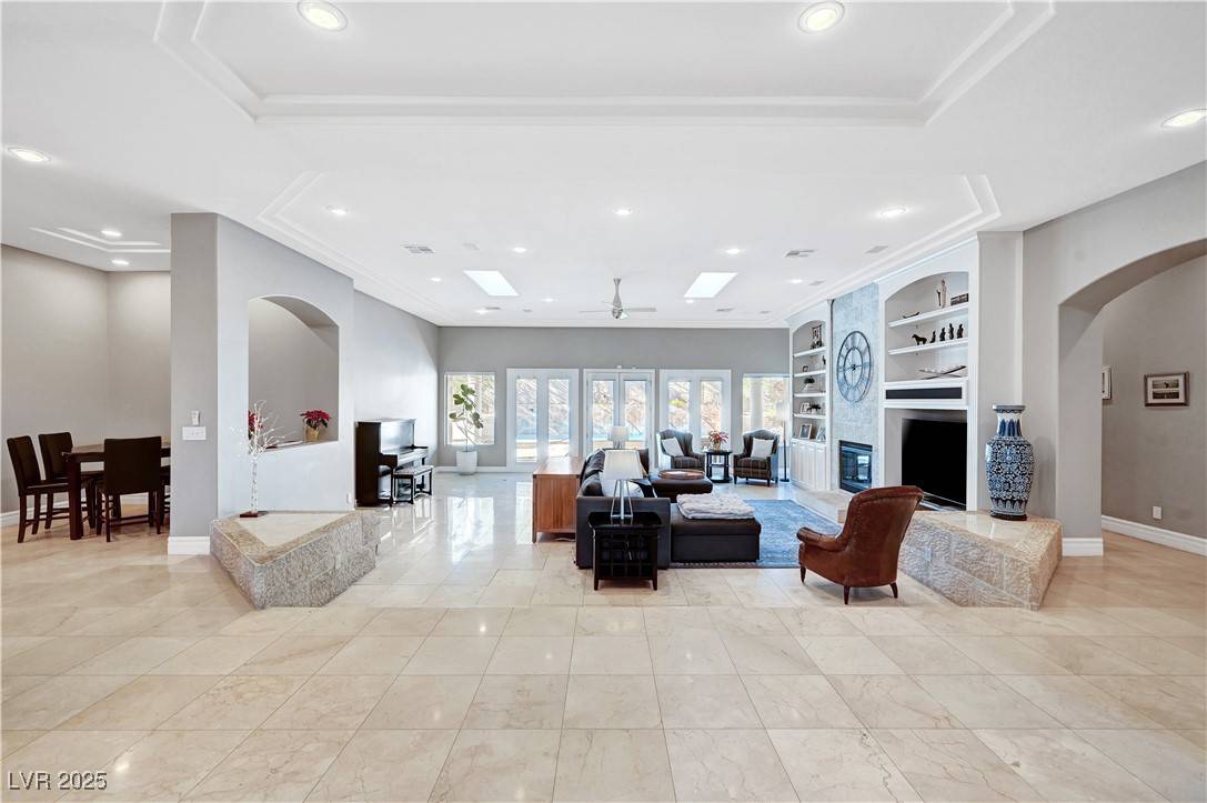 Las Vegas, NV 89117,2111 Bogart CT