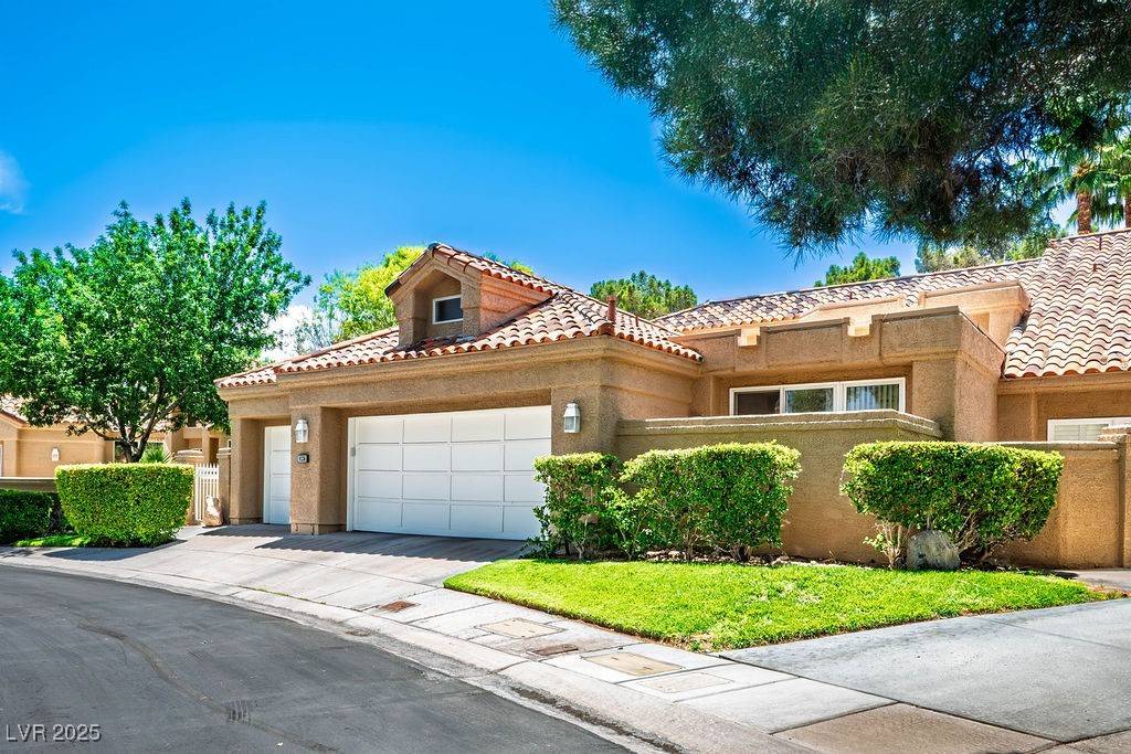 Las Vegas, NV 89113,8236 Round Hills CIR