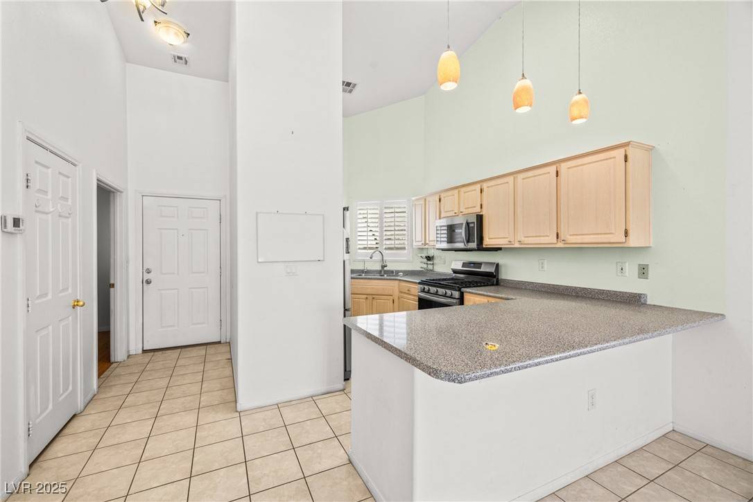 Henderson, NV 89014,855 N Stephanie ST #1511