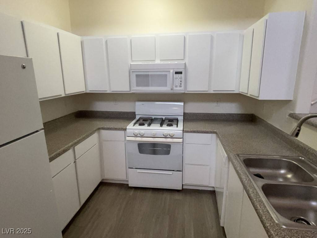 Las Vegas, NV 89120,4915 E Russell RD #161