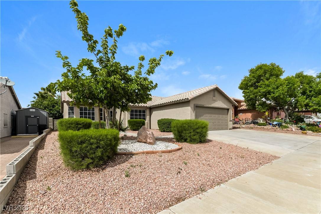 Henderson, NV 89015,916 Longshanks WAY