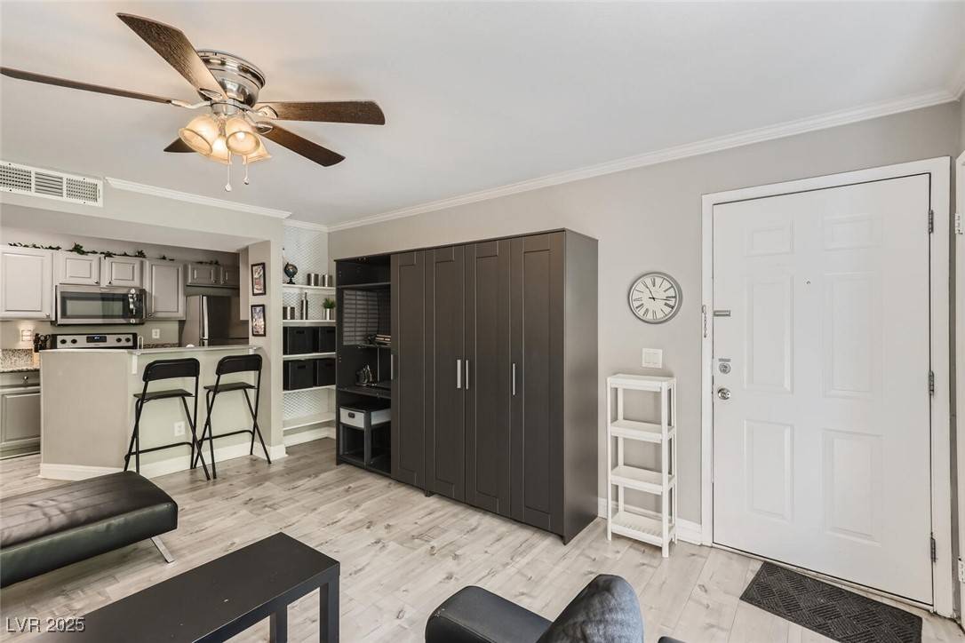 Las Vegas, NV 89118,5146 S Jones BLVD #207