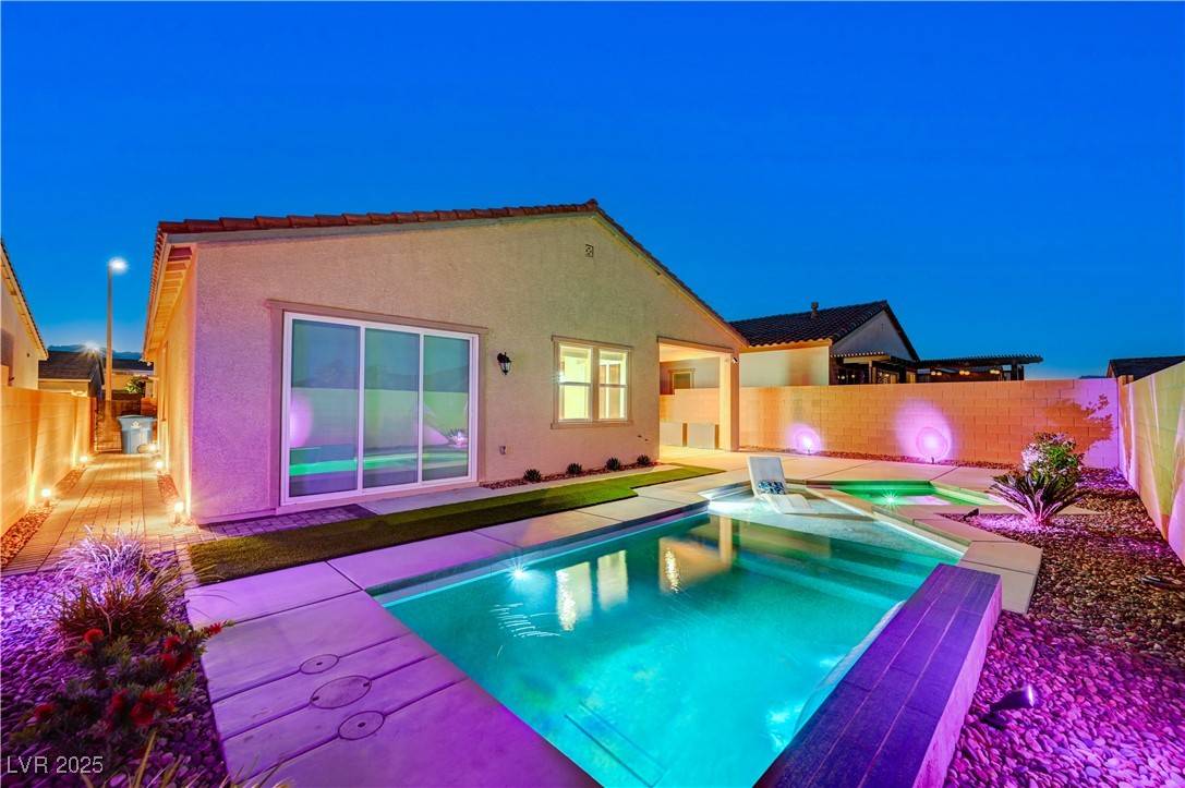 Las Vegas, NV 89166,8956 Skye Treeline ST