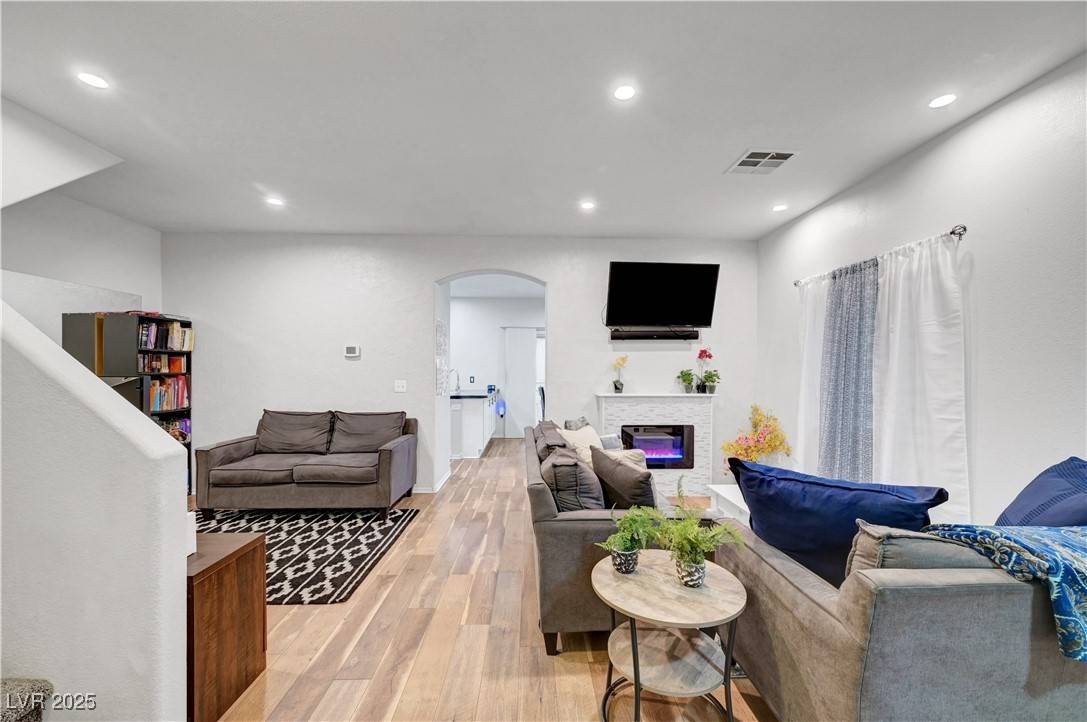 Las Vegas, NV 89142,6170 E Sahara AVE #1061