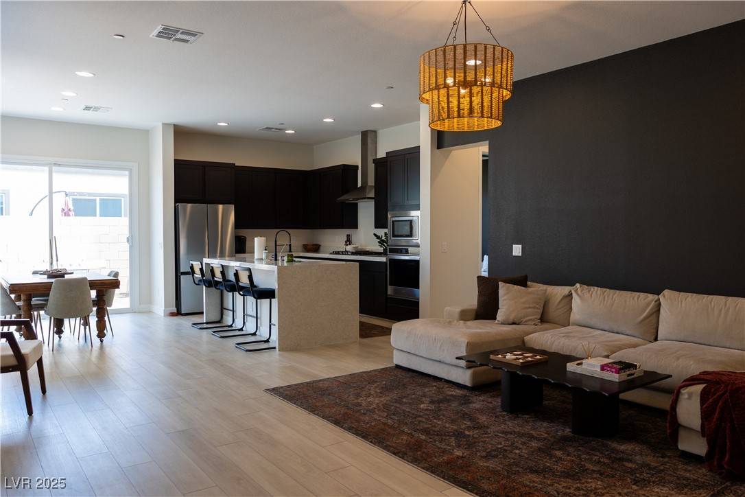 Henderson, NV 89011,862 Silverton Springs ST