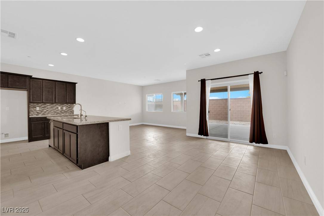 Henderson, NV 89014,367 Wilford Springs ST