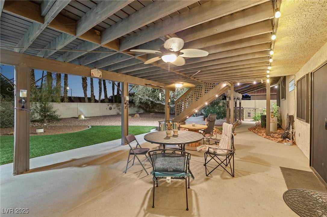 Las Vegas, NV 89110,1251 Los Meadows DR