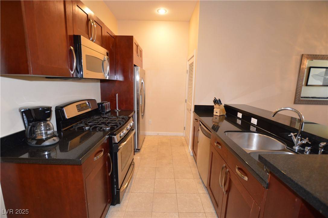 Las Vegas, NV 89103,4585 Dean Martin DR #205