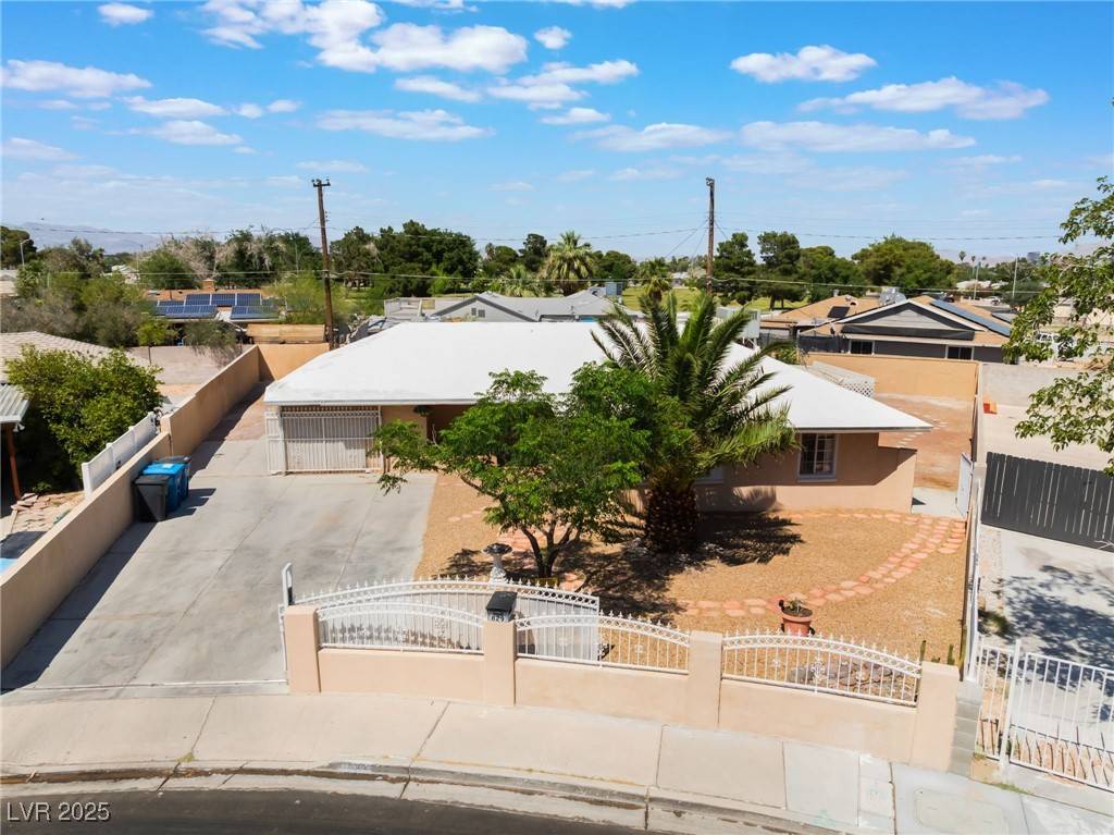 Las Vegas, NV 89107,829 Dover PL