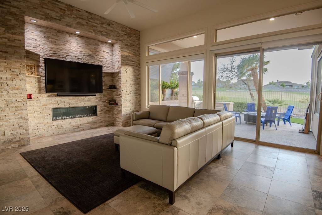 Henderson, NV 89052,9 Knob Oak DR